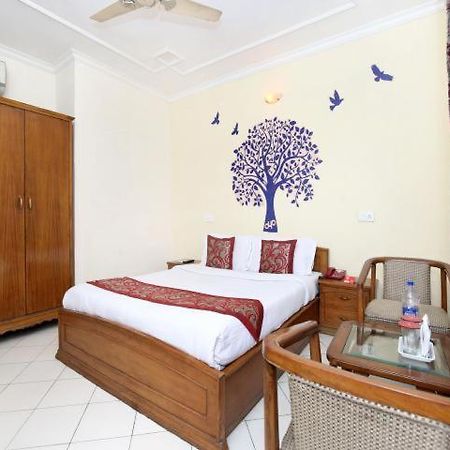 Hotel Paradise Csandígarh Kültér fotó