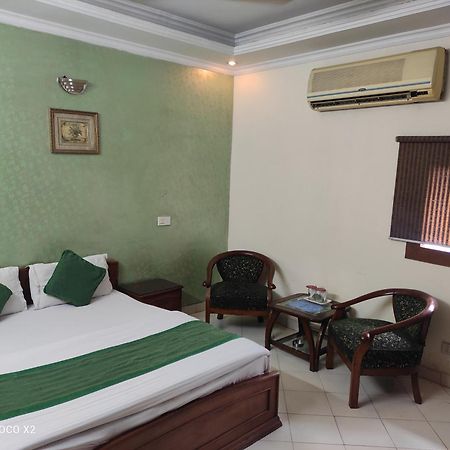 Hotel Paradise Csandígarh Szoba fotó
