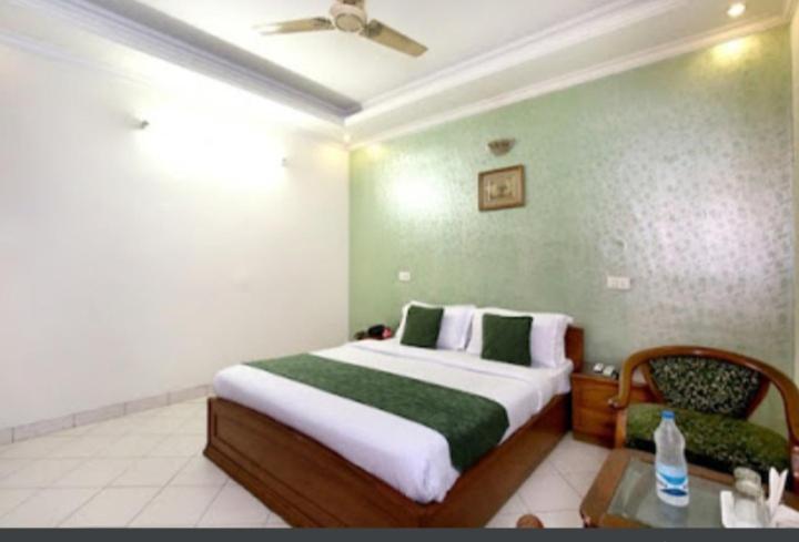 Hotel Paradise Csandígarh Kültér fotó